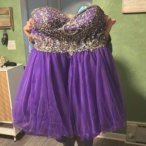 Hello, this is a dress I wore to homecoming. It is a size XXL.